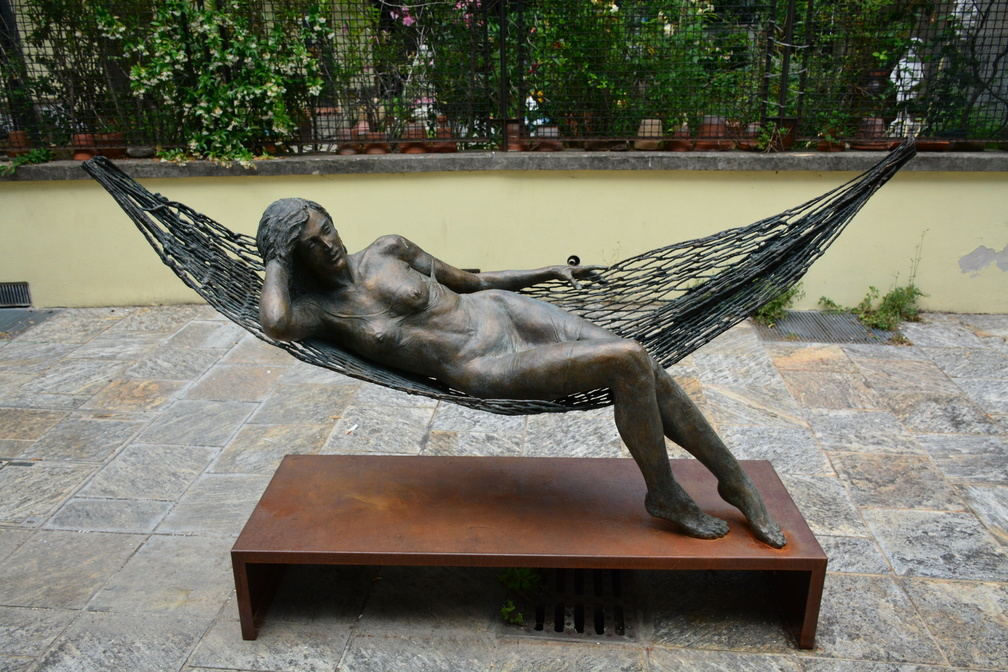 A statue by Leonardo Lucchi
