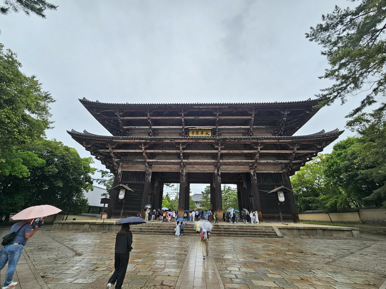 Tōdai-ji temple gates